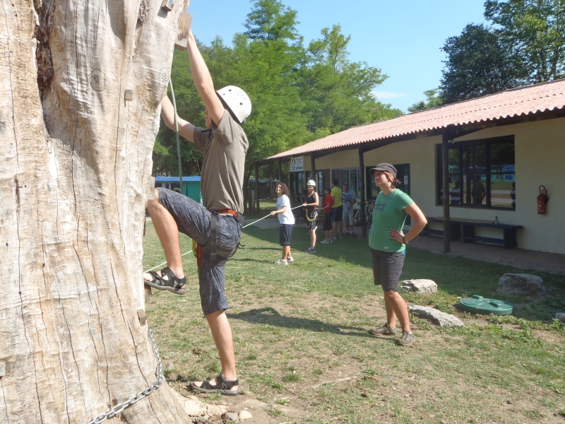 Village Camps International Summer Camp Ard&egrave;che, France 2019-07-26 https://www.villagecamps.com/journals_admin/images/13-11-Anna oversees the proceedings.jpg